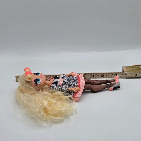 LOL Surprise OMG To-Go Diner Doll Miss Sundae Exclusive Doll - Picture 4 of 6